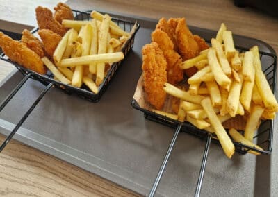 Mellowes hot food nuggets and chips